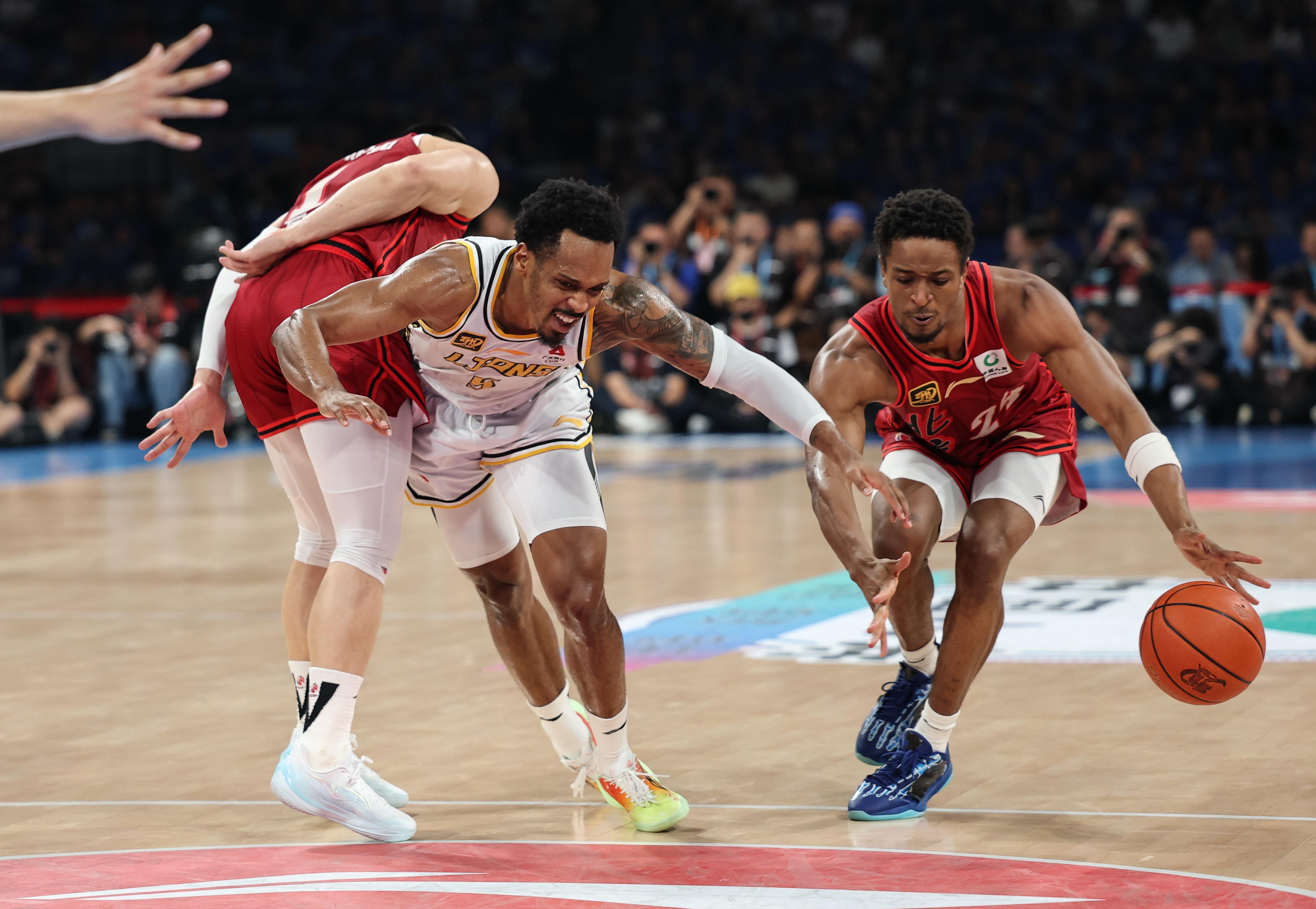 英雄联盟即时比分关于新奥尔良鹈鹕训练开放日;集结日门线救险引欢呼;英超在即;球队文化再被提及的信息