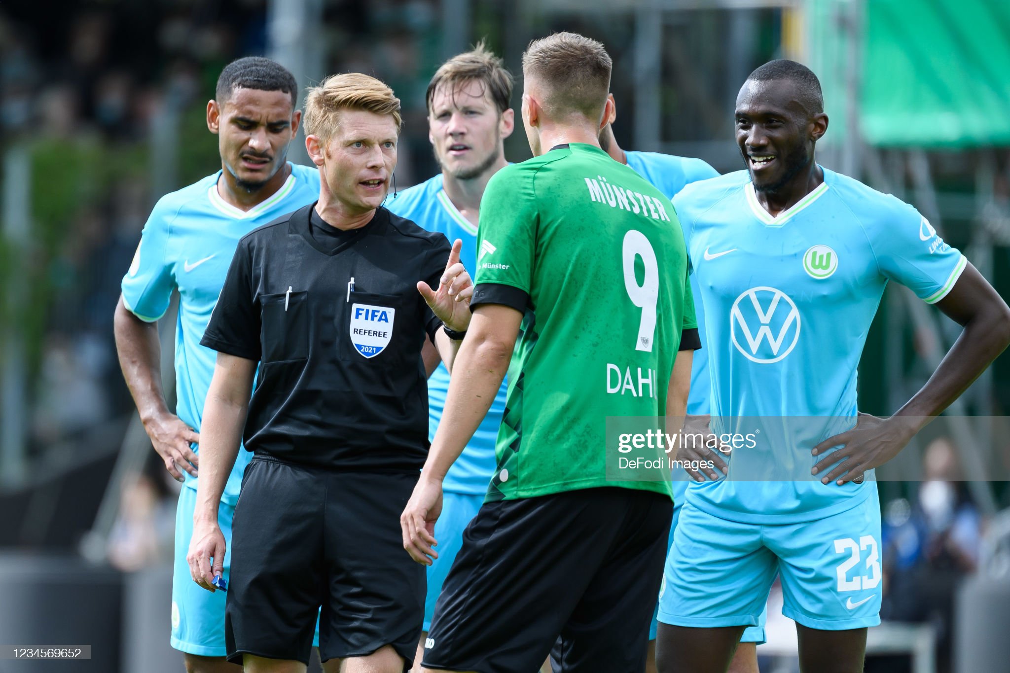 英雄联盟视频直播包含阿贾克斯集结日主帅复盘，志在德甲名次提升，态度坚定，心理建设被强调的词条