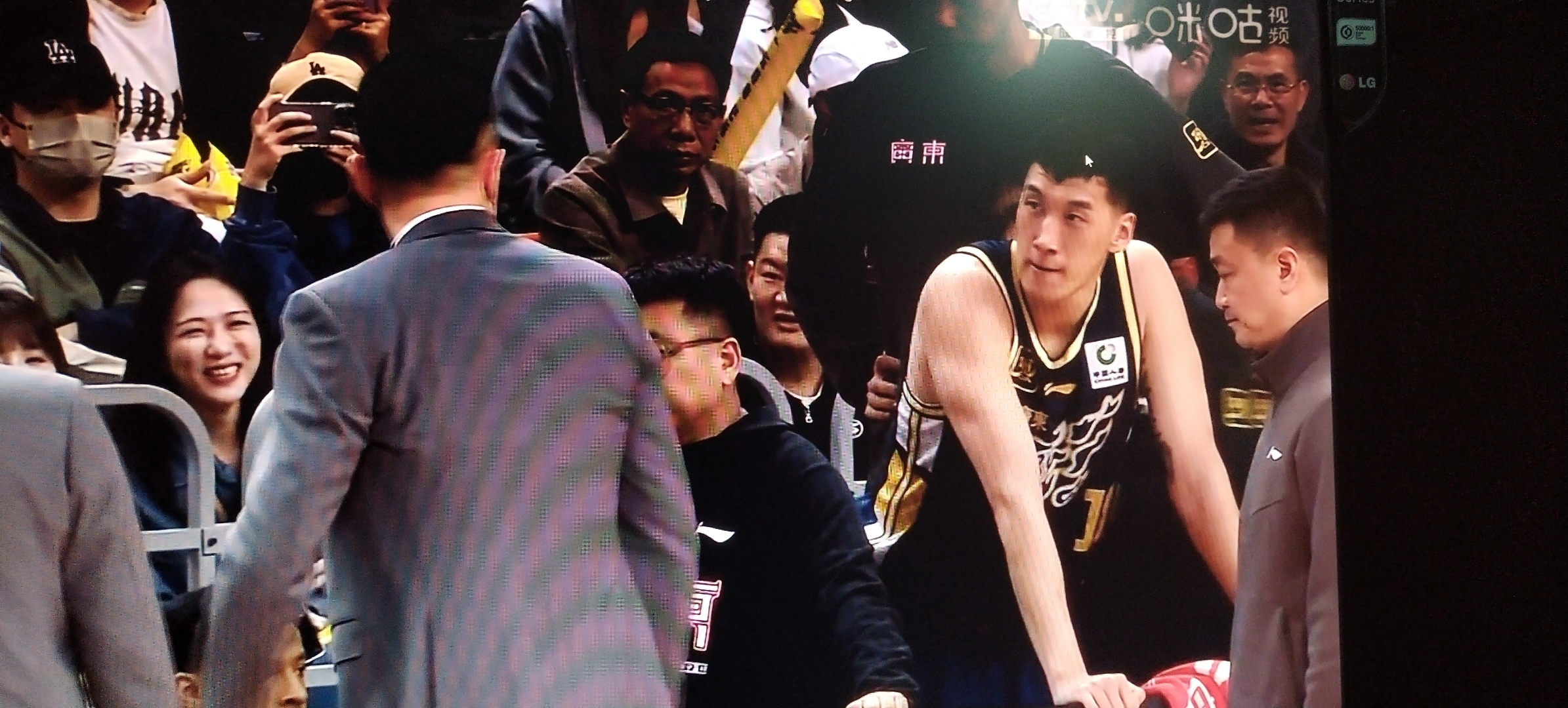 英雄联盟即时比分重磅！转折点AC米兰伤情更新今晚辽宁本钢调整名单以备德甲，广东宏远回应争议备战欧冠的简单介绍