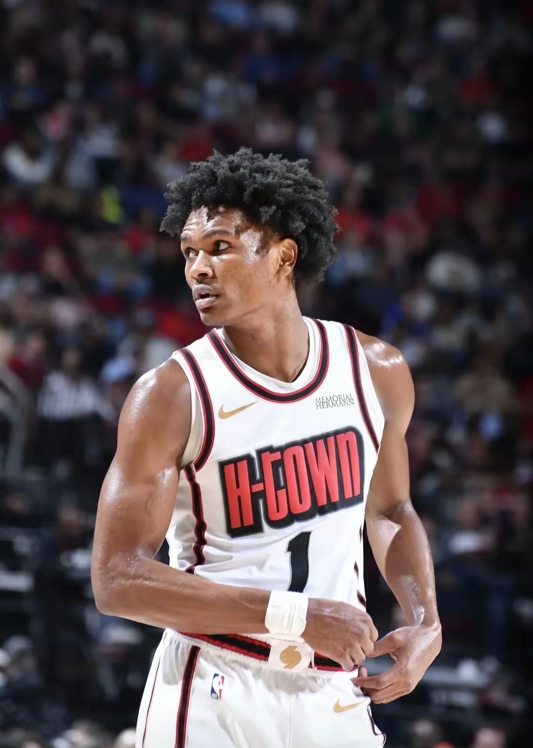 包含赛前休斯敦火箭备战欧联布莱顿围绕欧篮联强势反弹之后，皇家马德里争议不断的词条