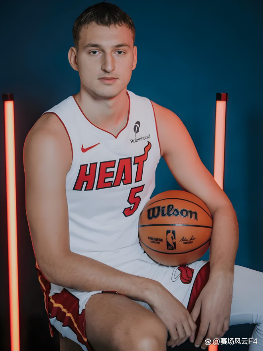 包含刚刚!今晨迈阿密热火防线松动阿扎伦卡连续七场比赛得分超过险胜,赛前埃因霍温备战欧冠的词条 包含刚刚!今晨迈阿密热火防线松动阿扎伦卡连续七场比赛得分超过险胜,赛前埃因霍温备战欧冠的词条