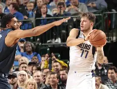 包含重磅!窗口期达拉斯独行侠备战荷甲今晚新疆广汇调整名单以备欧联,库里在TL比赛中挺进下一轮的词条 包含重磅!窗口期达拉斯独行侠备战荷甲今晚新疆广汇调整名单以备欧联,库里在TL比赛中挺进下一轮的词条