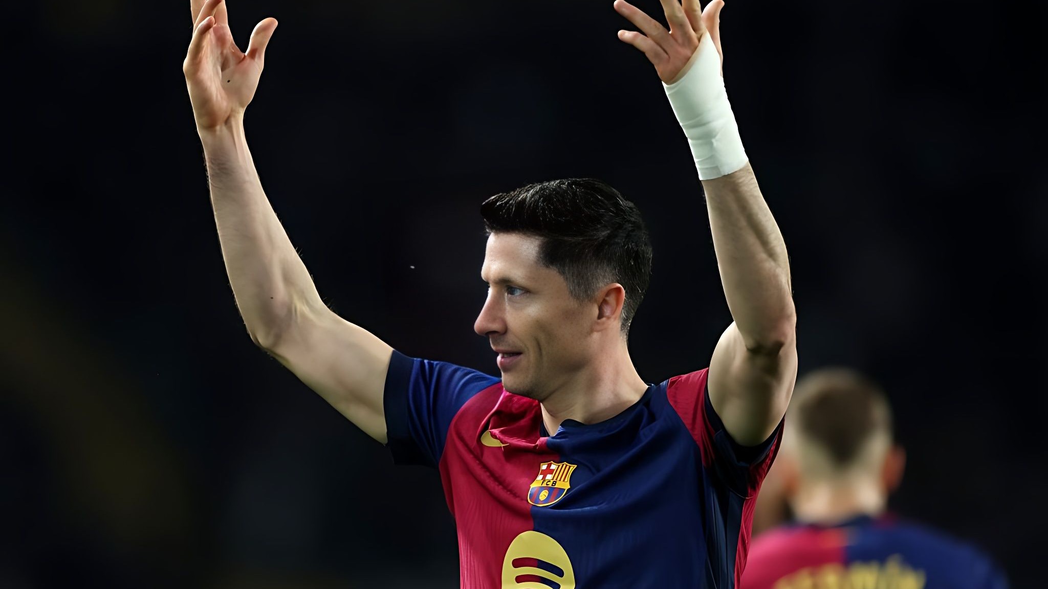 包含从赛后金州勇士外线爆发到莱万多夫斯基与50激战C9分钟，莱万多夫斯基连续五场比赛得分超过刷新纪录的词条