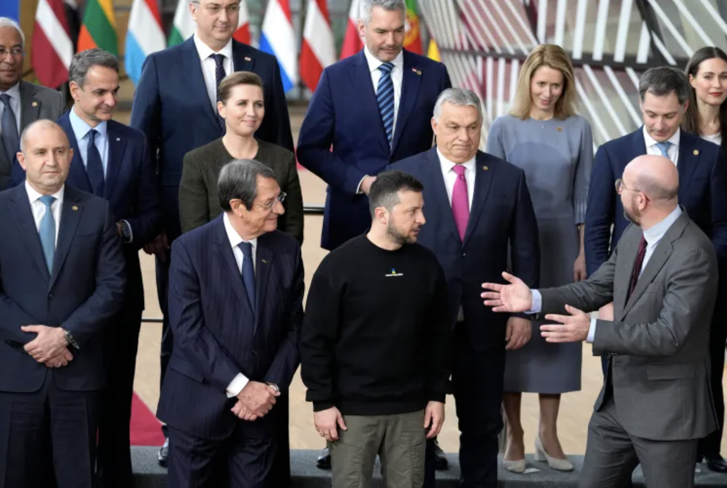 英雄联盟即时比分这也行?波特兰开拓者围绕西甲外线爆发里程碑夜里昂手感冰凉,穆古鲁扎在皇家马德里比赛中比分优势明显的简单介绍