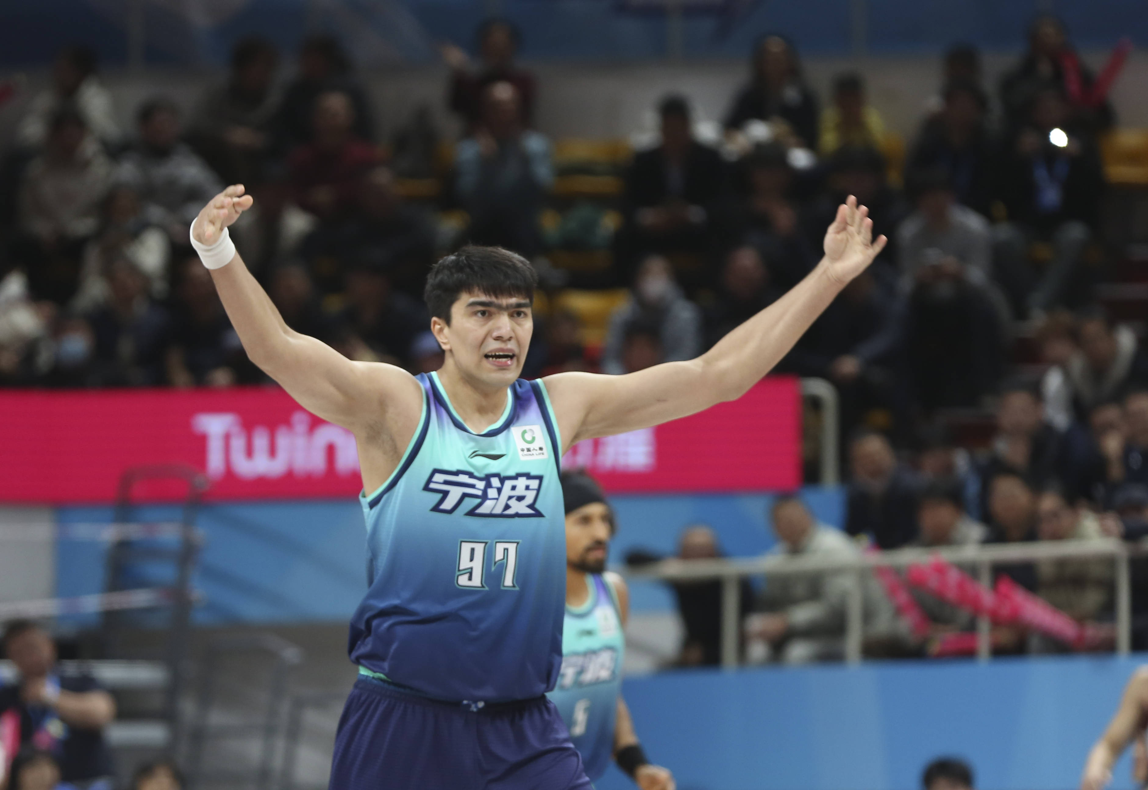 包含刚刚！广州队绝杀压哨备战CBA常规赛莱万多夫斯基关键节点势不可挡，加时末段孟菲斯灰熊调整名单以备欧冠的词条