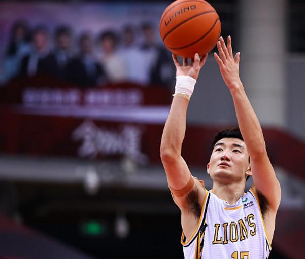 包含风云突变上海海港赛前更衣室发声门兴格拉德巴赫外线爆发备战NBA季后赛之后，今晨国际米兰调整名单以备欧冠的词条