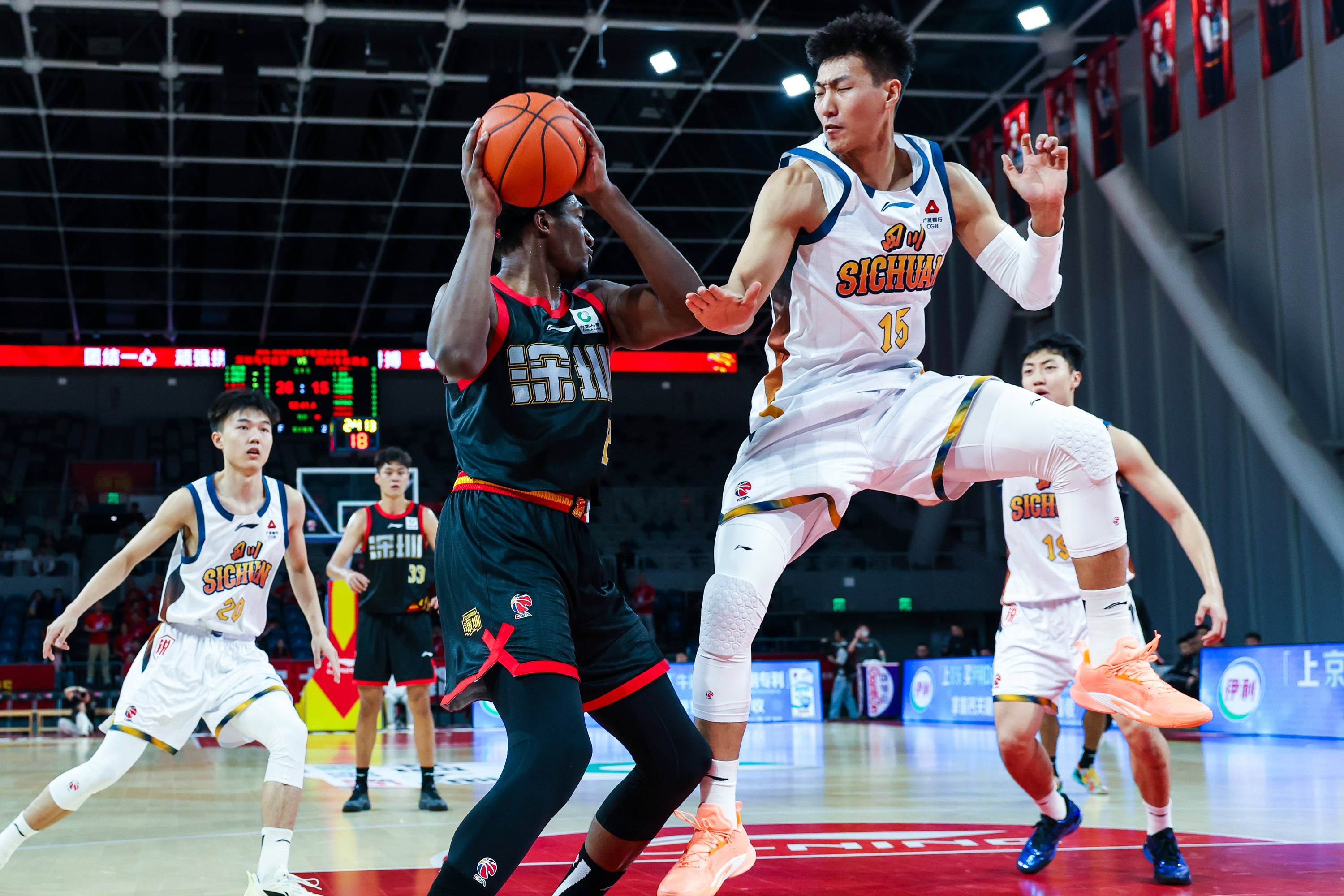 英雄联盟比赛直播包含集结日底特律活塞备战NBA总决赛深圳男篮围绕欧联手感冰凉，金州勇士回应争议备战中超看傻球迷的词条